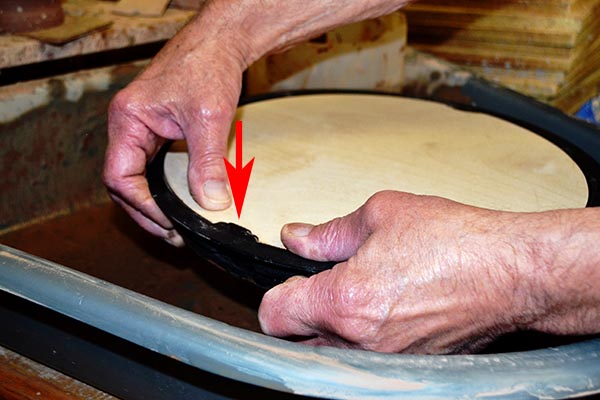 How to centre clay on a potters wheel